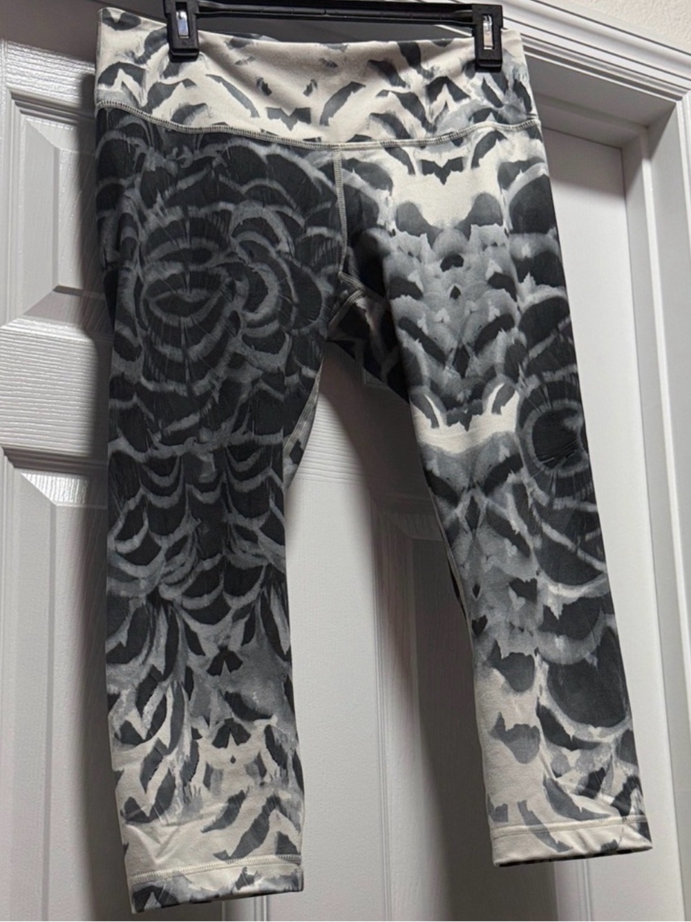 lululemon athletica Black & Gray Printed Cropped Leggings - Picture 8 of 8